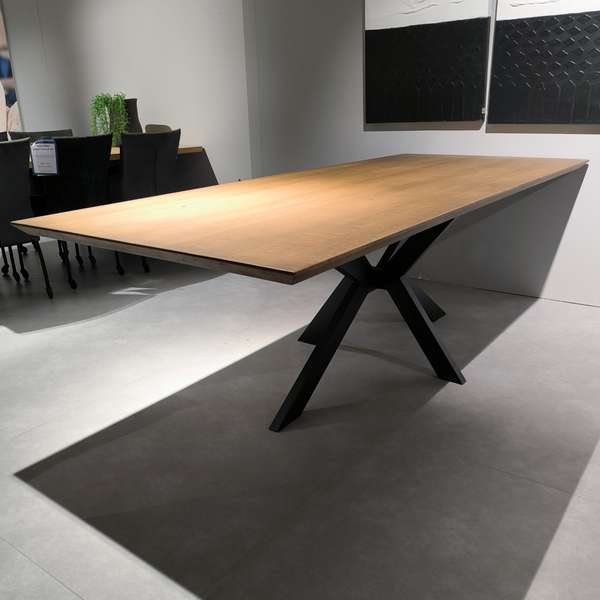 In.House Batoli eettafel - 240x98 - Materiaal