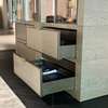 Giorgetti Oli Roomdivider vitrinekast  - Materiaal