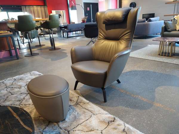 Poltrona Frau Mamy Blue fauteuil met poef - Materiaal
