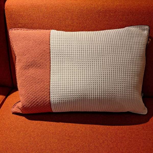 Design On Stock blosh 61 sierkussen - Materiaal