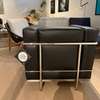 Cassina LC2 fauteuil - Achter aanzicht