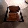 Cassina LC1 fauteuil - Zijaanzicht links