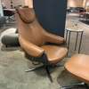 Leolux Cream Plus fauteuil - Zijaanzicht rechts