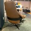 Leolux Cream Plus fauteuil - Achter aanzicht