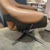 Leolux Cream Plus fauteuil - Vooraanzicht