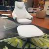 Leolux Cream Plus fauteuil met poef - Showroom