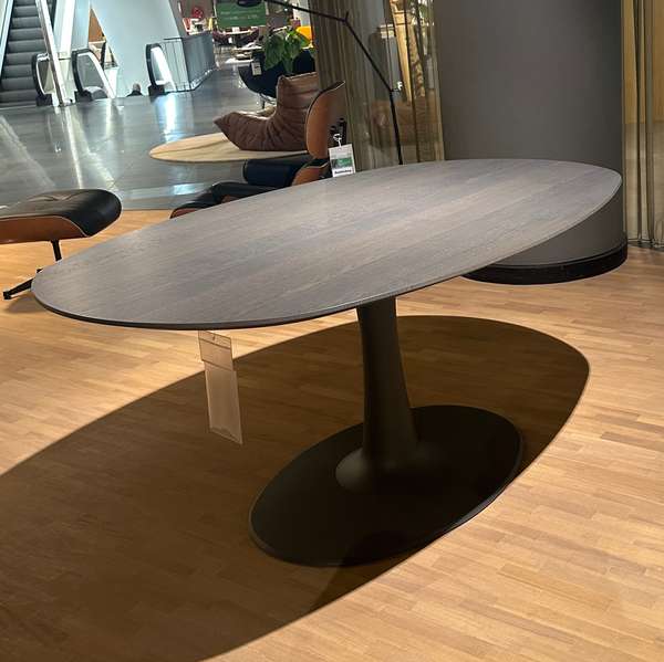 Leolux Columna eettafel - 165x110 - Showroom