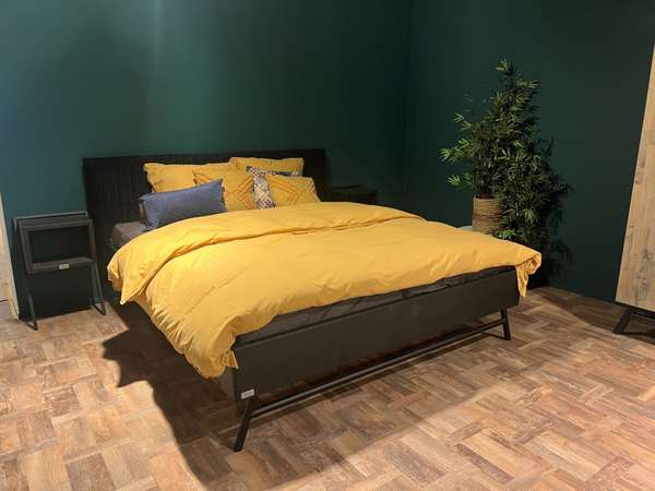 Steel & Stockings Kinks bed - 180x200 - Materiaal