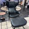 Cassina fauteuil met oren + Poef - Showroom