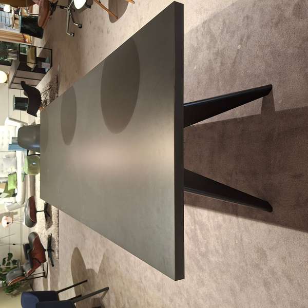 Vitra EM eettafel - 240x90 - Showroom