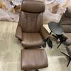 Stressless Paul relaxfauteuil met poef - Zijaanzicht links