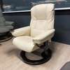 Stressless Mayfair relaxfauteuil small met hocker - Vooraanzicht
