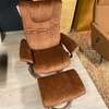 Stressless Wing relaxfauteuil met hocker medium  - Zijaanzicht links
