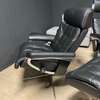 Stressless Erik  relaxfauteuil medium met hocker - Vooraanzicht
