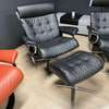 Stressless Erik  relaxfauteuil medium met hocker - Showroom