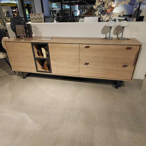 XOOON Helsinki dressoir - Showroom