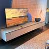 Spectral Scala tv-meubel met Sonos Arc en Samsung TV - Zijaanzicht rechts