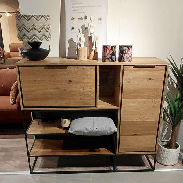 Henders & Hazel City dressette - Showroom