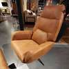XOOON Capri relaxfauteuil met poef - Zijaanzicht rechts