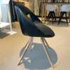 Tonon Up-Chair eetkamerstoel - Zijaanzicht links