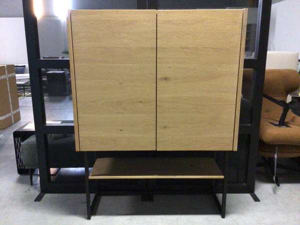 XOOON Highboard Carving wandkast - Materiaal