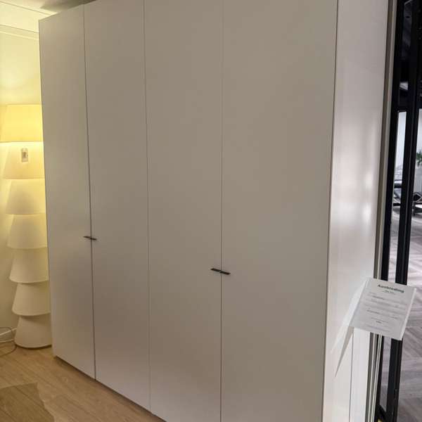 Piure Nexpur kledingkast - Showroom